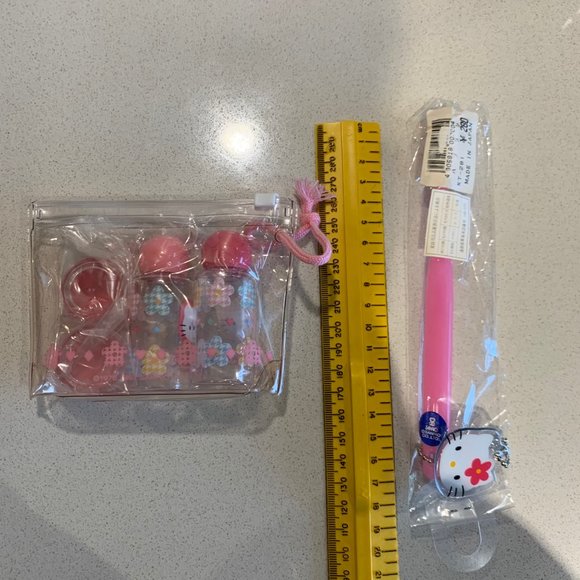 HELLO KITTY TRAVEL TOOTHBRUSH + LOTION BOTTLES - Picture 2 of 9